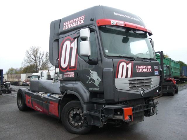 RENAULT PREMIUM 460 DXI 4x2 Gazoil Euro 5 accidenté